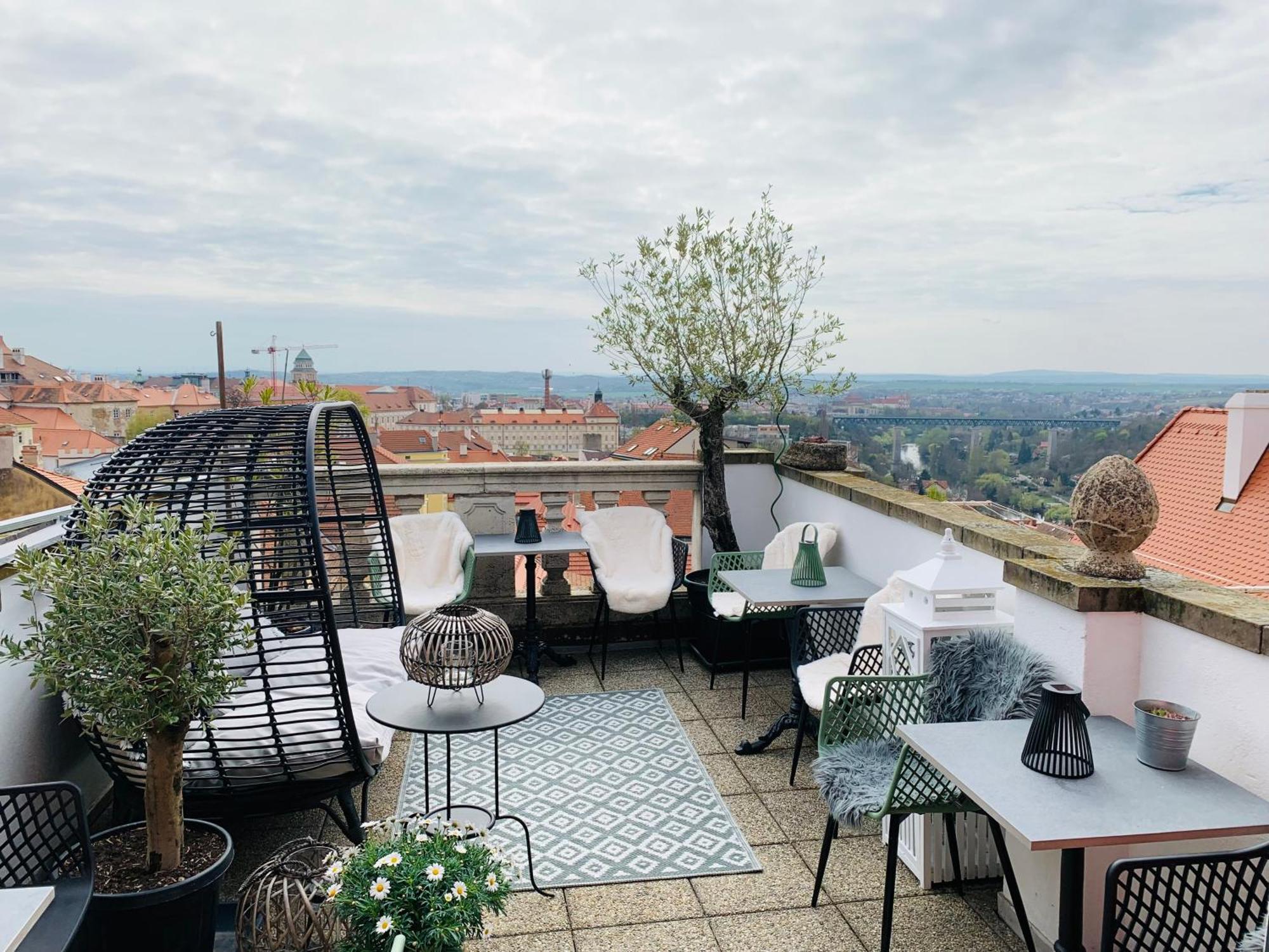 Boutique Apartments U Rolanda, Mikulasske Namesti Znojmo Dış mekan fotoğraf